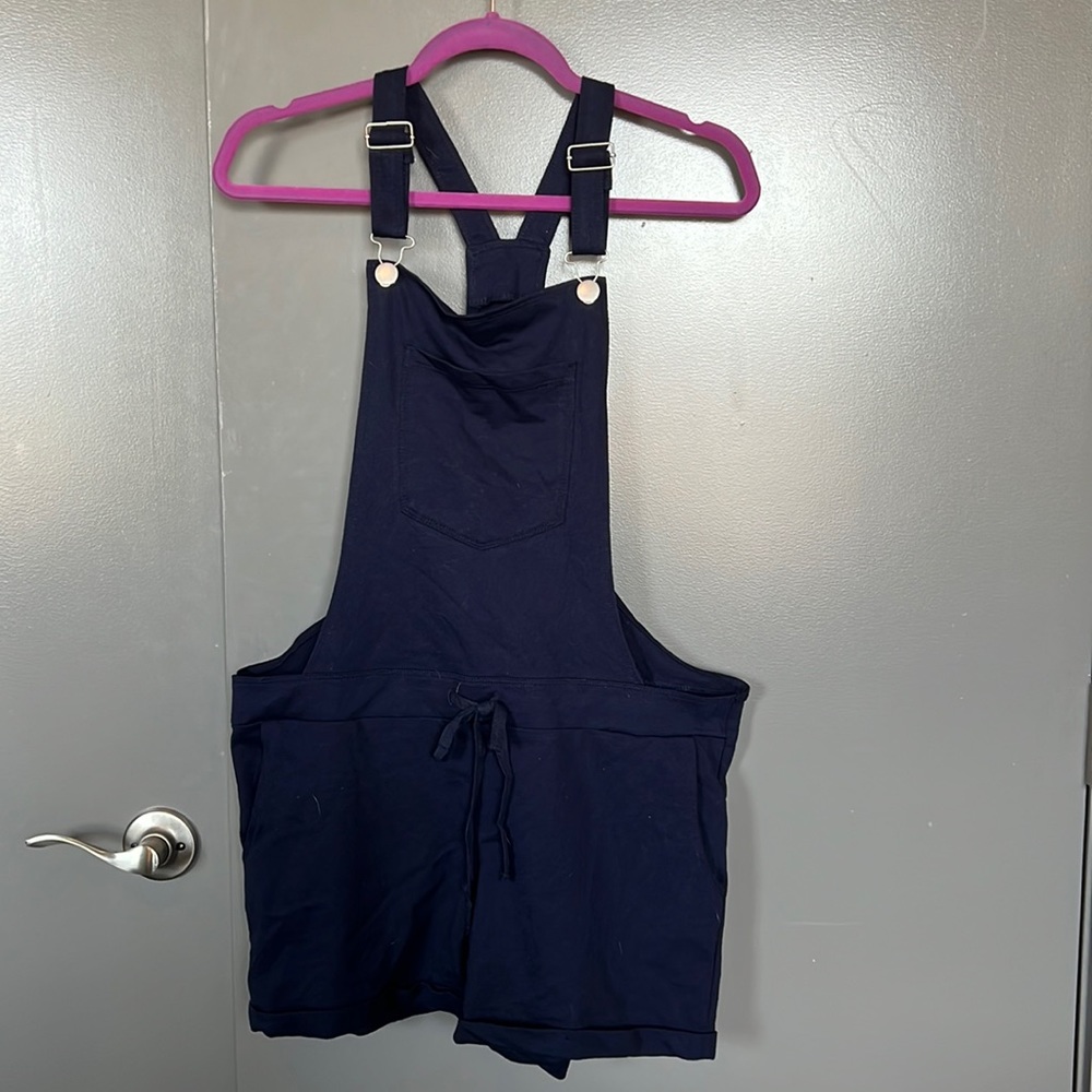 NWT Women’s Overall shorts size medium